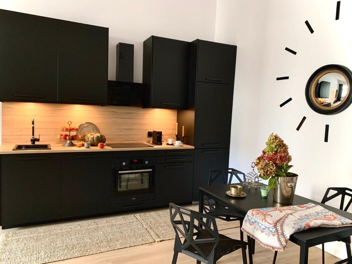 Black Velvet Apartment Cracovie Extérieur photo